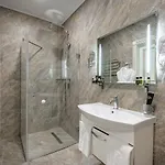 Imperial Palace 4*