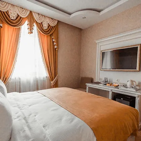 מלון Imperial Palace 4*