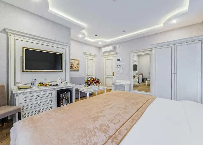 Imperial Palace Готель