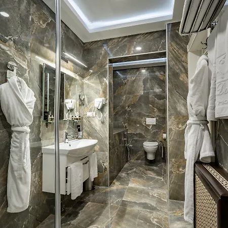 Imperial Palace 4*